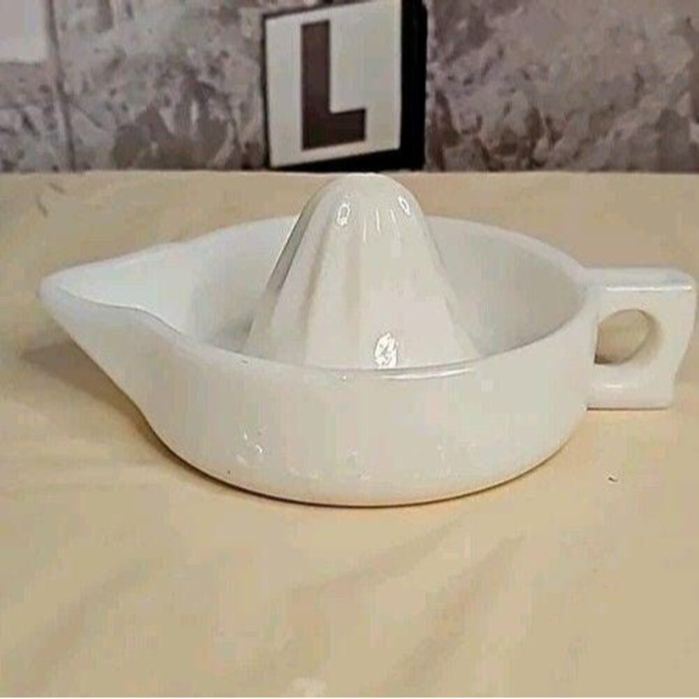 Vintage McKee SUNKIST Citrus Advertising White Milk Glass Orange Reamer / Juicer